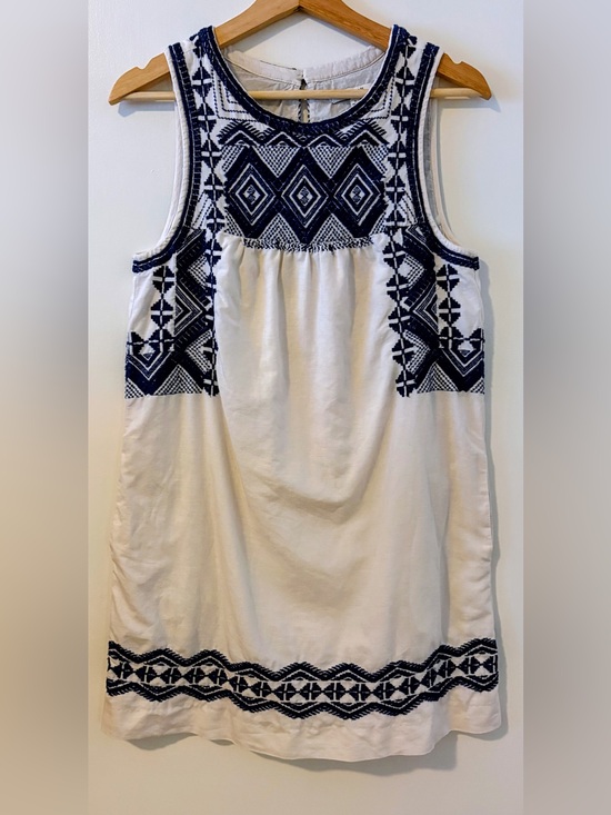 Madewell Dresses & Skirts - Madewell Embroidered White Tank Dress with Navy Trim #springweddingguestdress